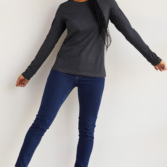 Women's 100% Organic Cotton Relaxed Long Sleeve Crew Neck T-Shirt - Dark Charcoal Heather