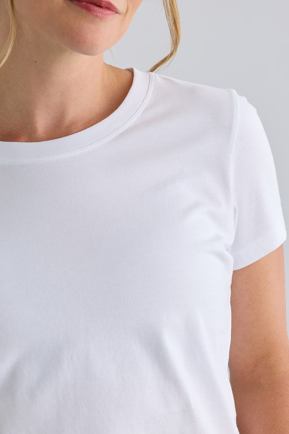 Women's Ultra 100% Organic Cotton Relaxed Crew Neck T-shirt - White