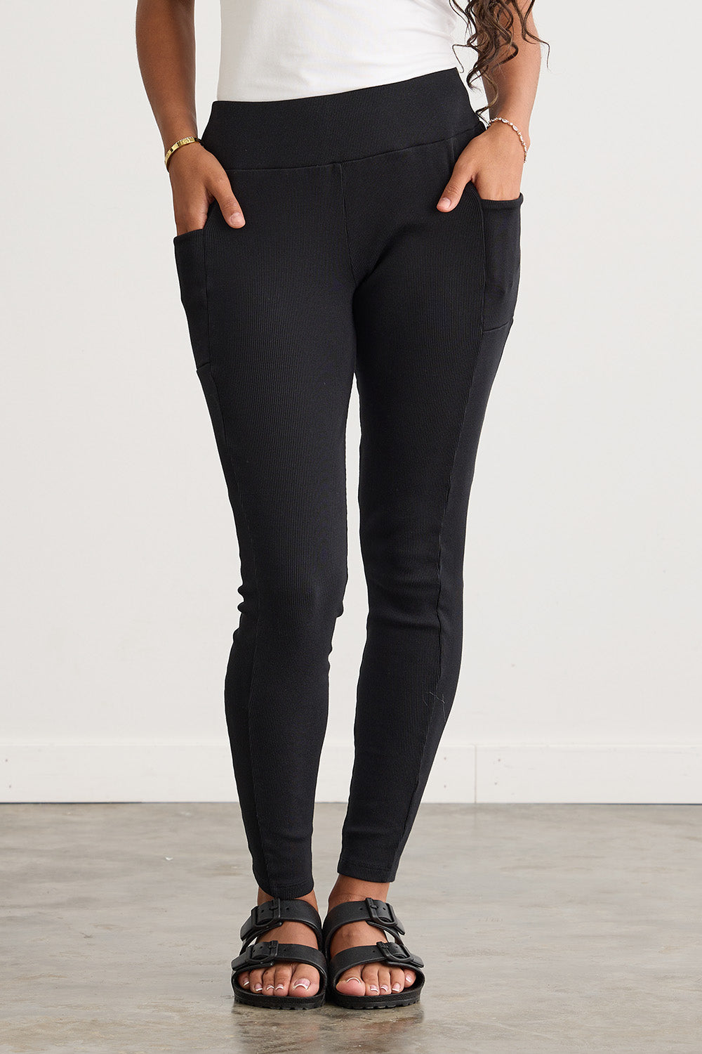 Women's Organic Blend Ribbed Leggings with Pockets - Black