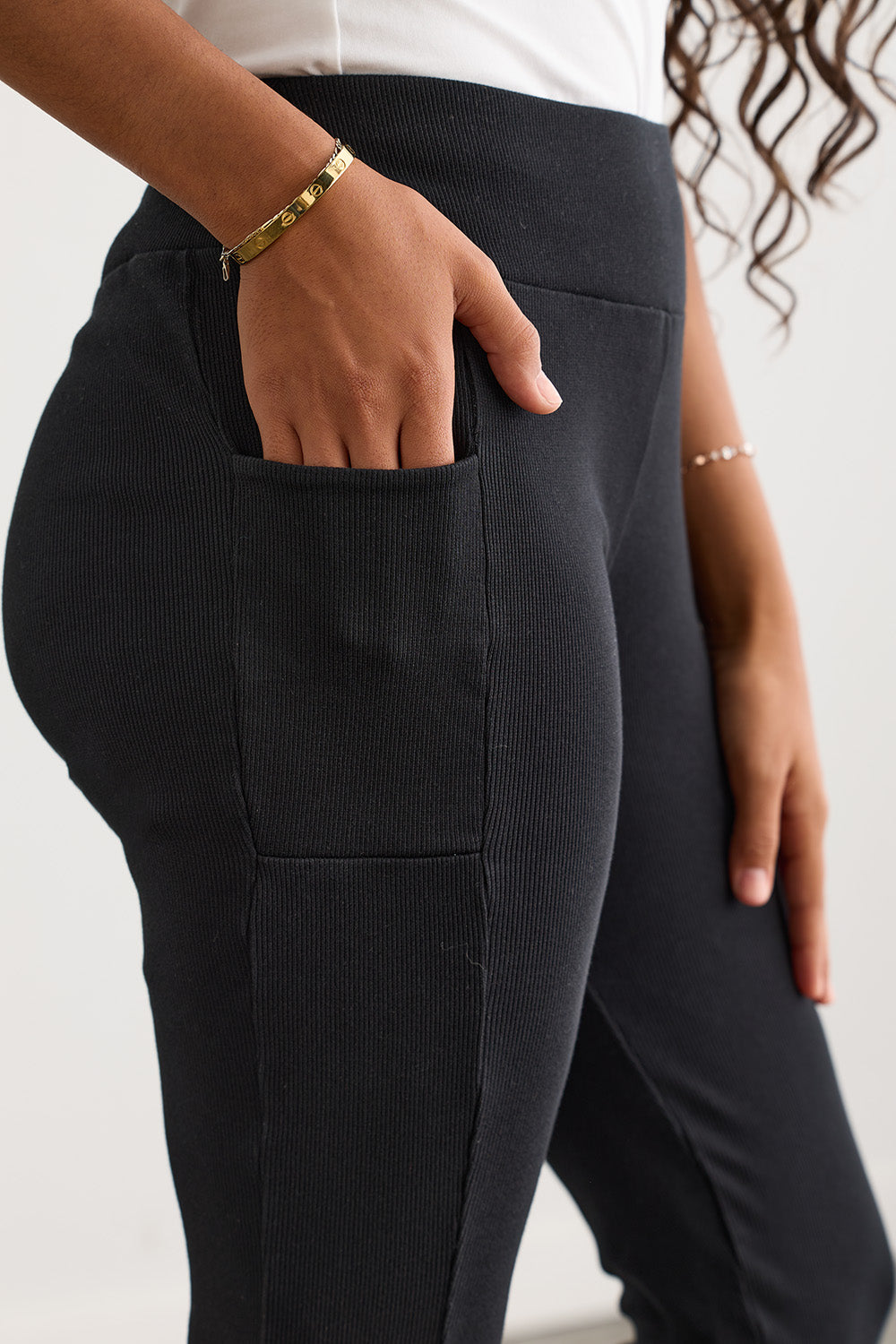 Women's Organic Blend Ribbed Leggings with Pockets - Black